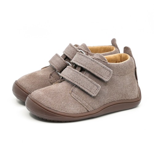 lulu_barefoot_desert_1b.jpg