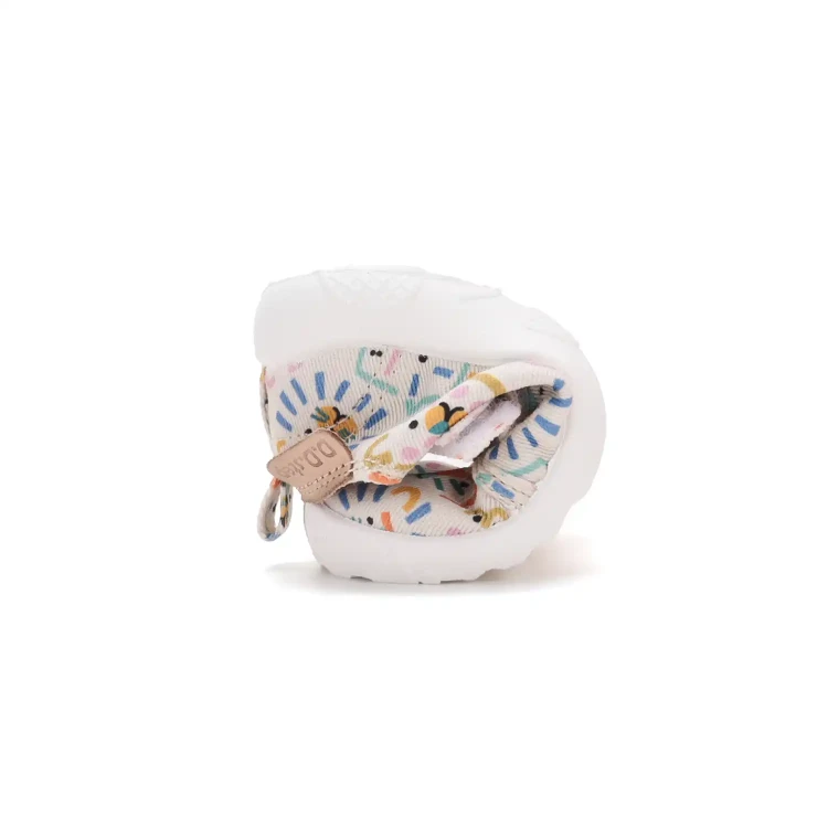 Kapcie-barefoot-C086-62847-White-02.webp